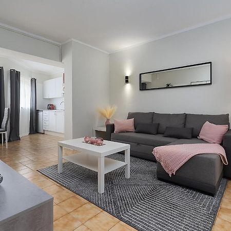 Sunny Flat W/ Balcony & Pool By Lovelystay Portimão Buitenkant foto