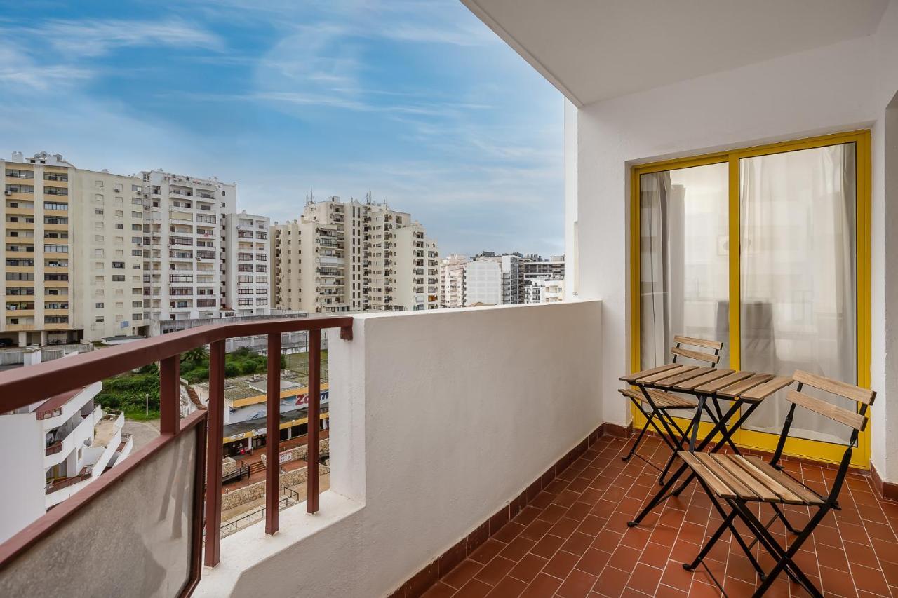 Sunny Flat W/ Balcony & Pool By Lovelystay Portimão Buitenkant foto