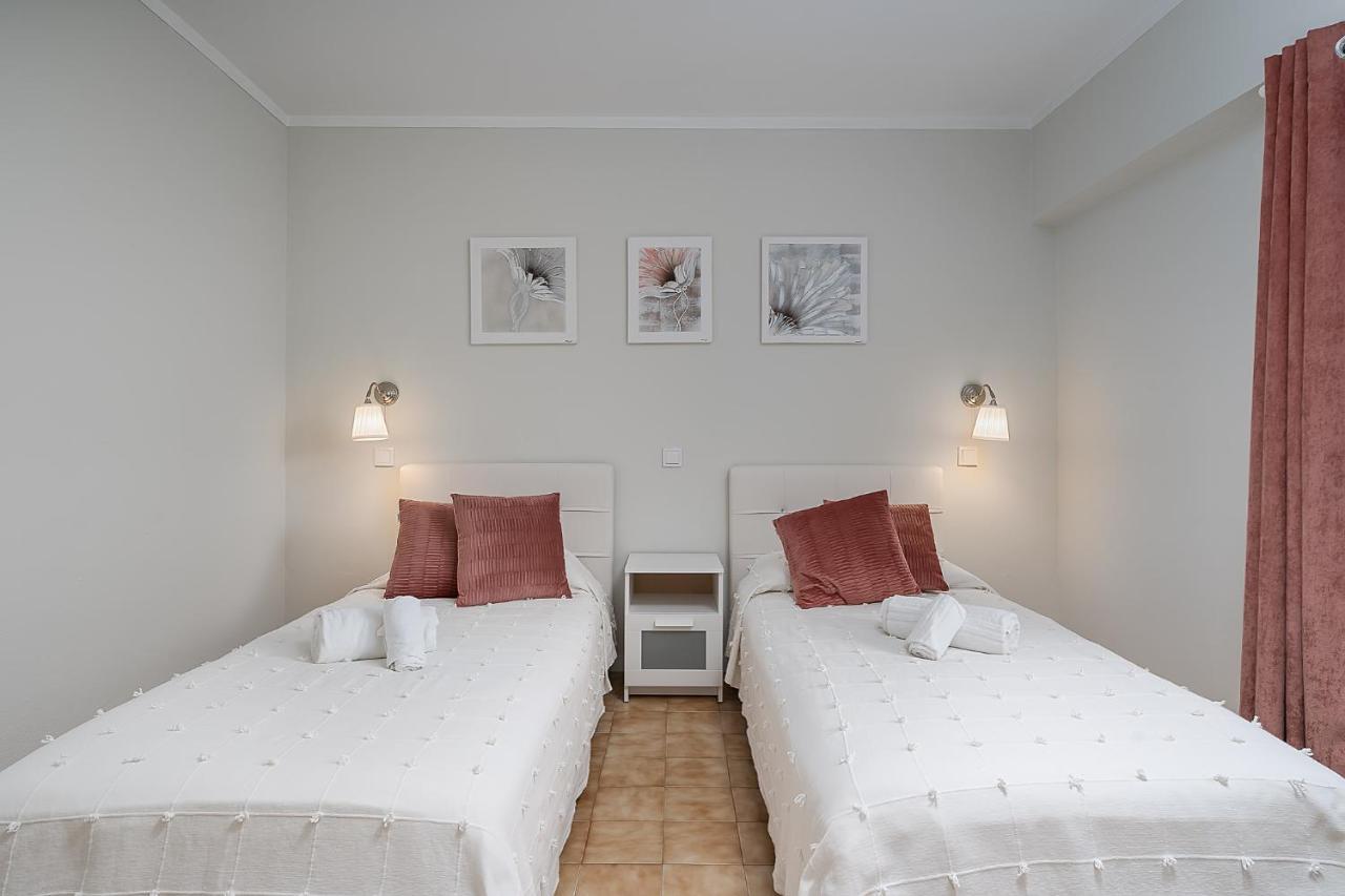 Sunny Flat W/ Balcony & Pool By Lovelystay Portimão Buitenkant foto