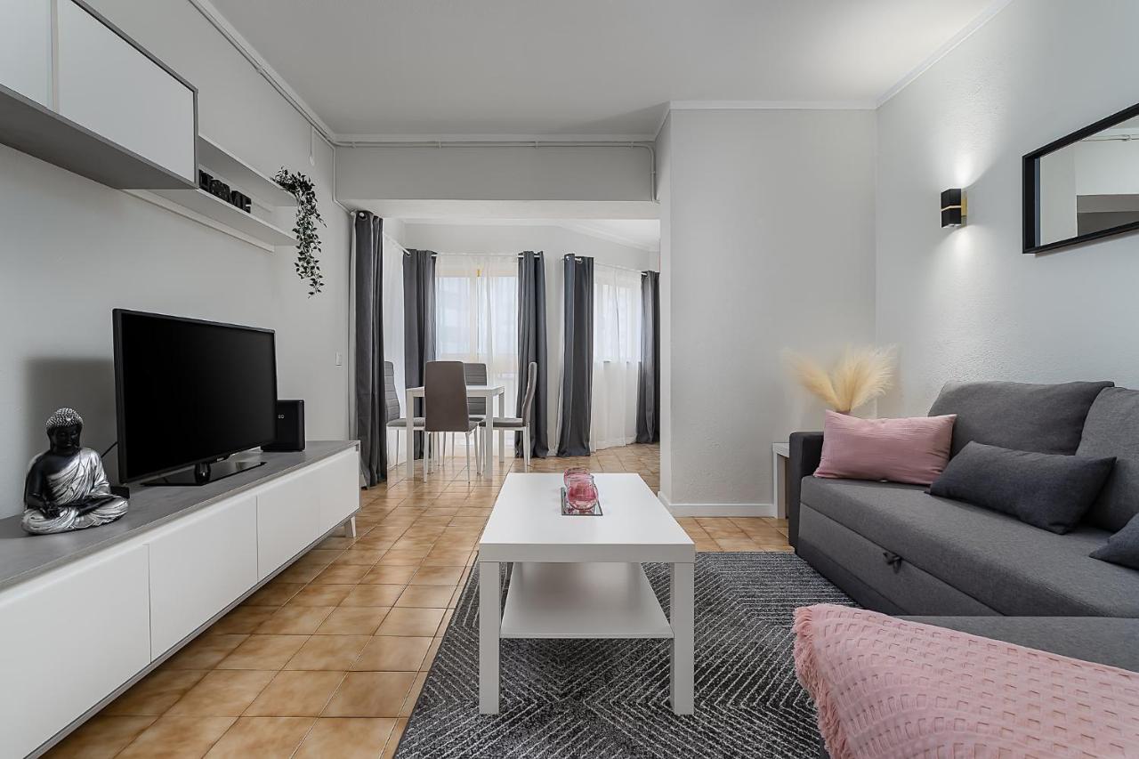 Sunny Flat W/ Balcony & Pool By Lovelystay Portimão Buitenkant foto