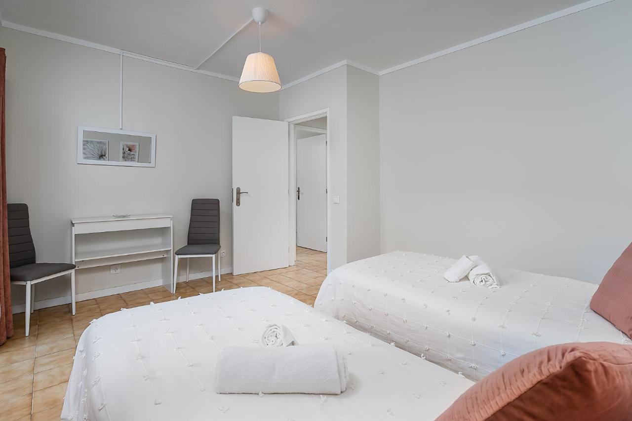 Sunny Flat W/ Balcony & Pool By Lovelystay Portimão Buitenkant foto